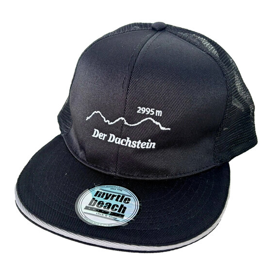 Schwarze Trucker-Cap mit weißem Dachstein-Schriftzug und Mesh-Rückseite sowie Myrtle-Beach-Sticker | © Planai-Hochwurzen-Bahnen Gesellschaft m.b.H.
