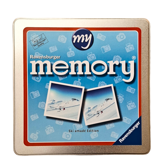 Quadratische Metalldose mit blauem Memory-Design von Ravensburger, Motiv Ski amadé Edition | © Ski amadé GmbH / Lorenz Masser
